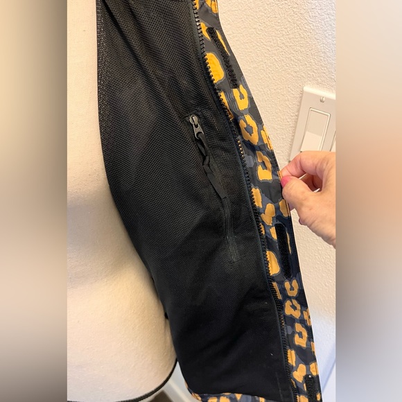 $55 firm New with tag North face hydren wind wall jacket size M in yellow/black - Picture 9 of 15